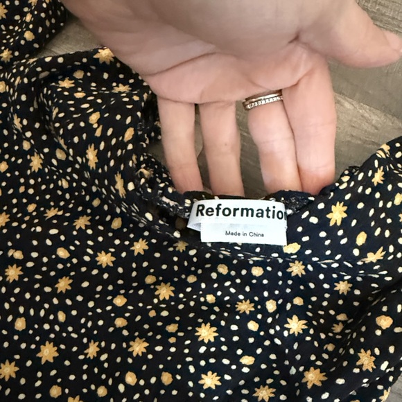 Reformation Marjorie Top in Carolina print size 4 - Picture 5 of 6